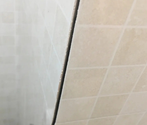 西宁瓷砖空鼓维修公司分享阳台瓷砖脱落的修复过程可以分为以下几个步骤